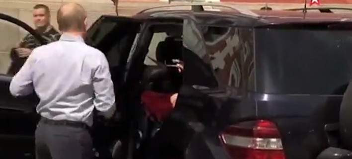 Ο Πούτιν μόλις σύστησε… κατά λάθος τη νέα του σύντροφο σε όλο τον κόσμο -Η μυστηριώδης γυναίκα με τα κόκκινα [βίντεο]